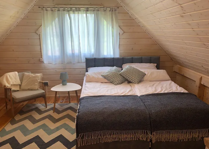 Dom wakacyjny In With Garden